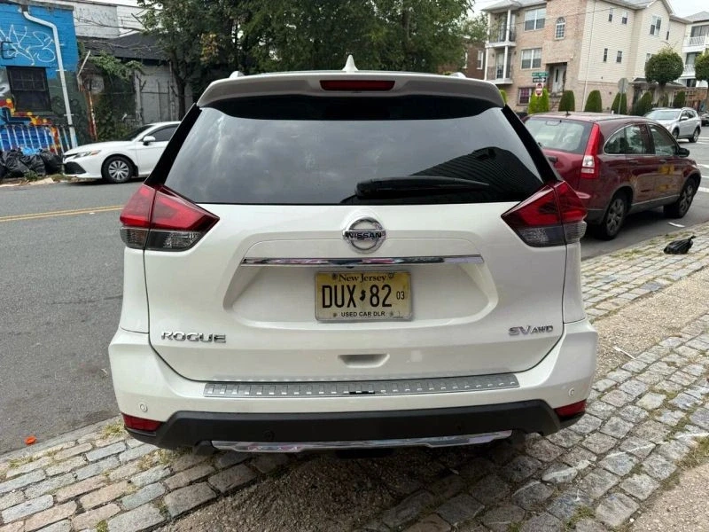 2020 Nissan Rogue - Image 10 of 12
