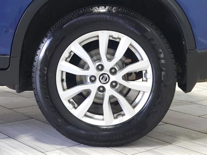 2020 Nissan Rogue - Image 9 of 12