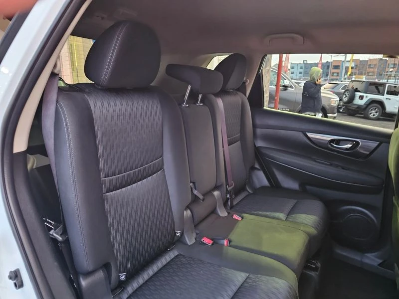 2020 Nissan Rogue - Image 10 of 12
