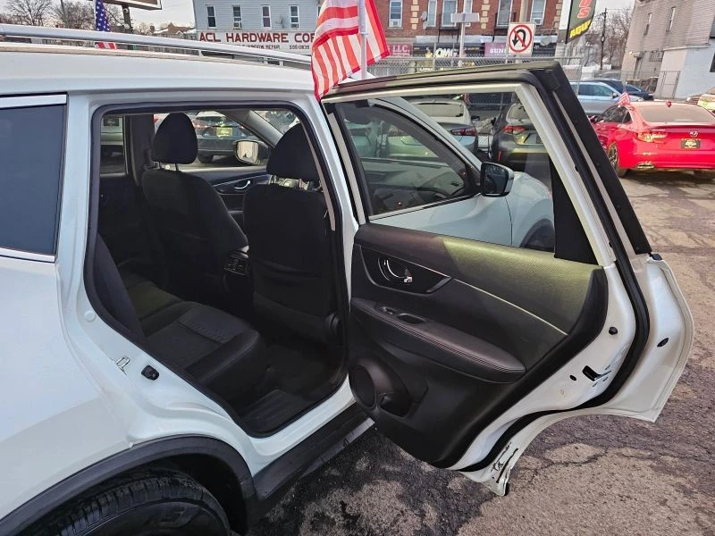 2020 Nissan Rogue - Image 9 of 12