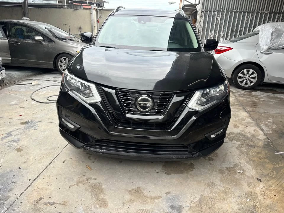 2020 Nissan Rogue - Image 2 of 8