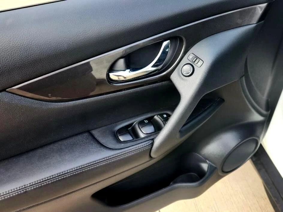 2020 Nissan Rogue - Image 14 of 19