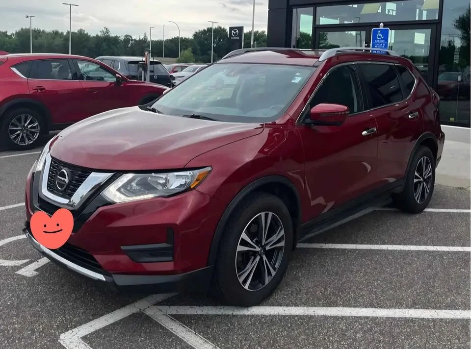 2020 Nissan Rogue - Image 2 of 3