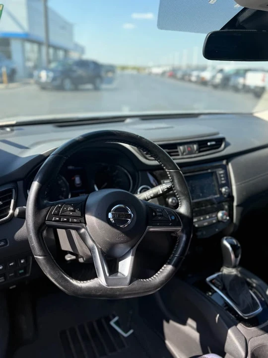 2020 Nissan Rogue - Image 3 of 6