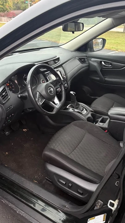 2020 Nissan Rogue - Image 8 of 15