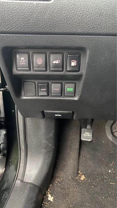 2020 Nissan Rogue - Image 7 of 15