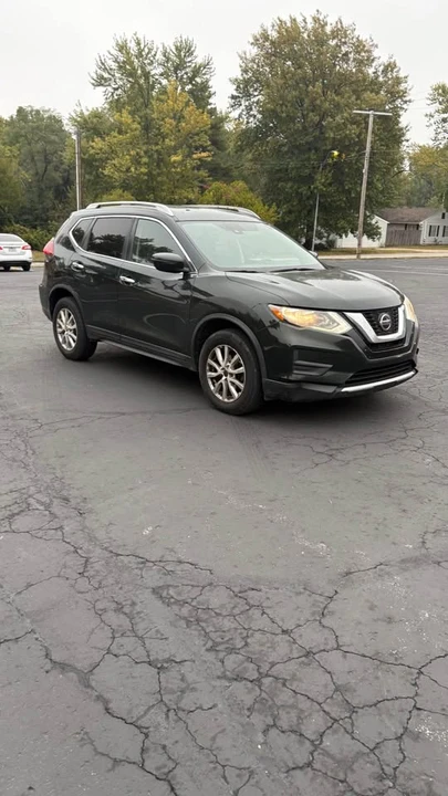 2020 Nissan Rogue - Image 2 of 15