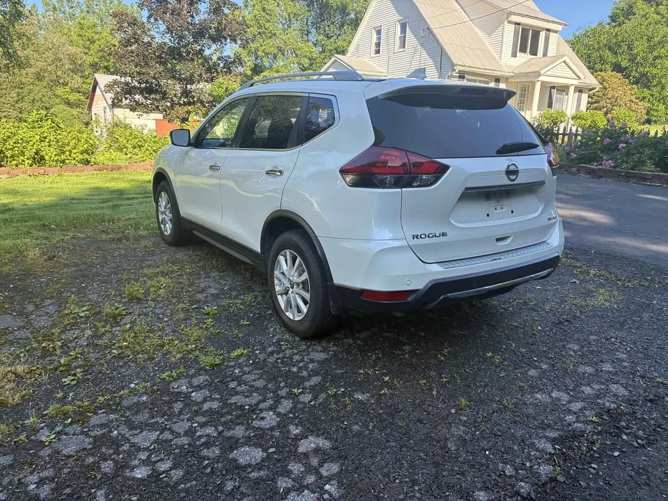 2020 Nissan Rogue - Image 4 of 9