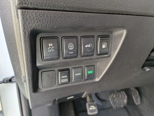 2020 Nissan Rogue - Image 19 of 21