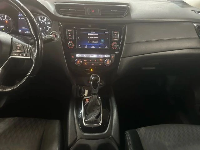 2020 Nissan Rogue - Image 11 of 20