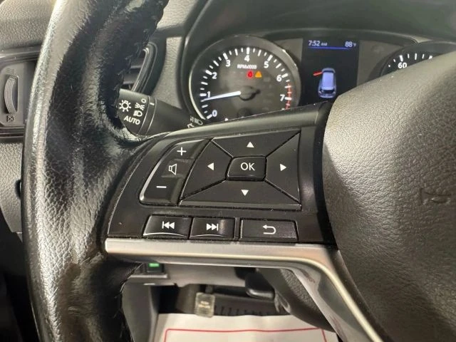 2020 Nissan Rogue - Image 15 of 21
