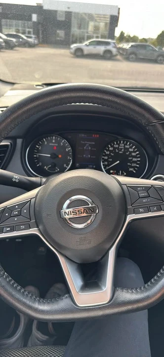 2020 Nissan Rogue - Image 17 of 20