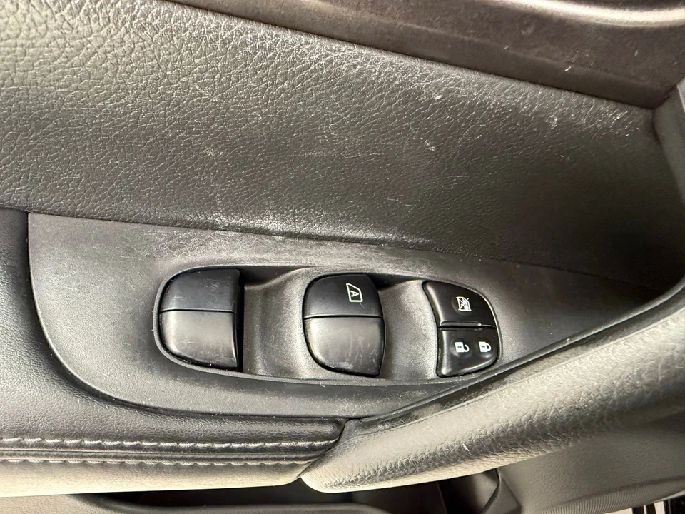 2020 Nissan Rogue - Image 11 of 21