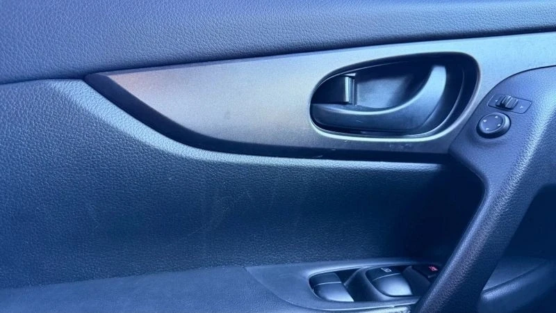 2020 Nissan Rogue - Image 10 of 12