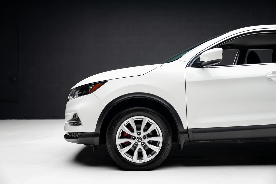 2020 Nissan Rogue - Image 17 of 21