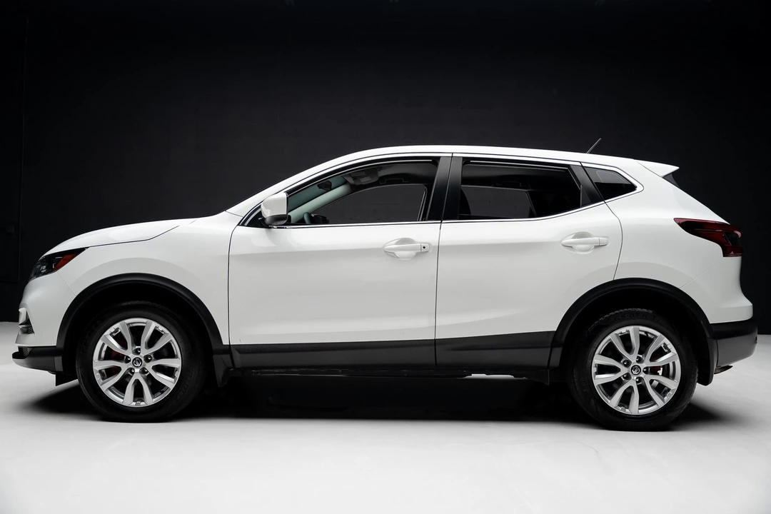 2020 Nissan Rogue - Image 16 of 21