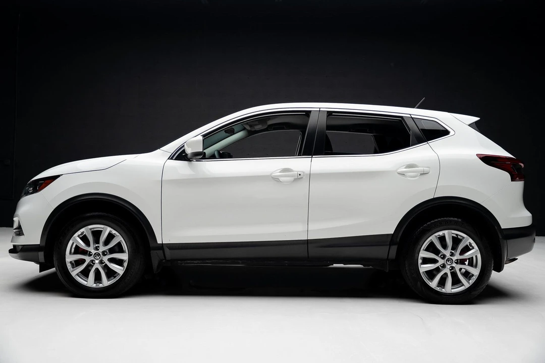 2020 Nissan Rogue - Image 16 of 21