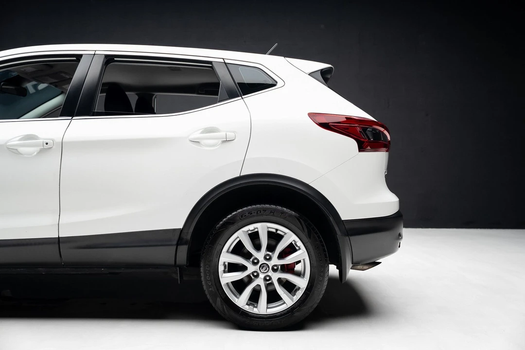2020 Nissan Rogue - Image 19 of 21