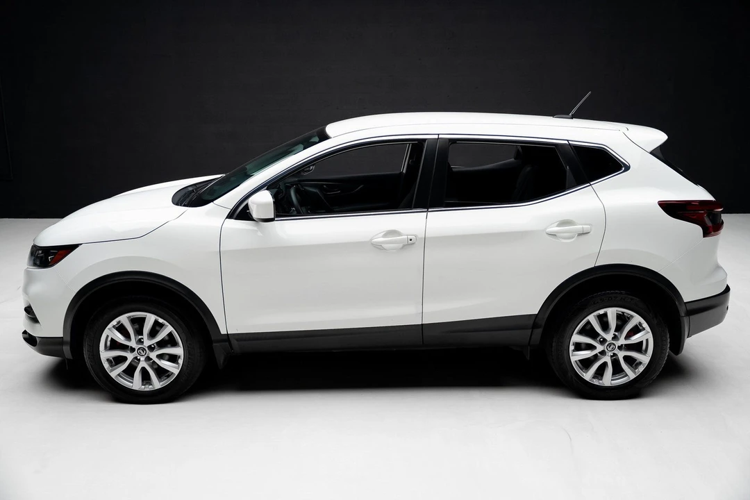2020 Nissan Rogue - Image 15 of 21