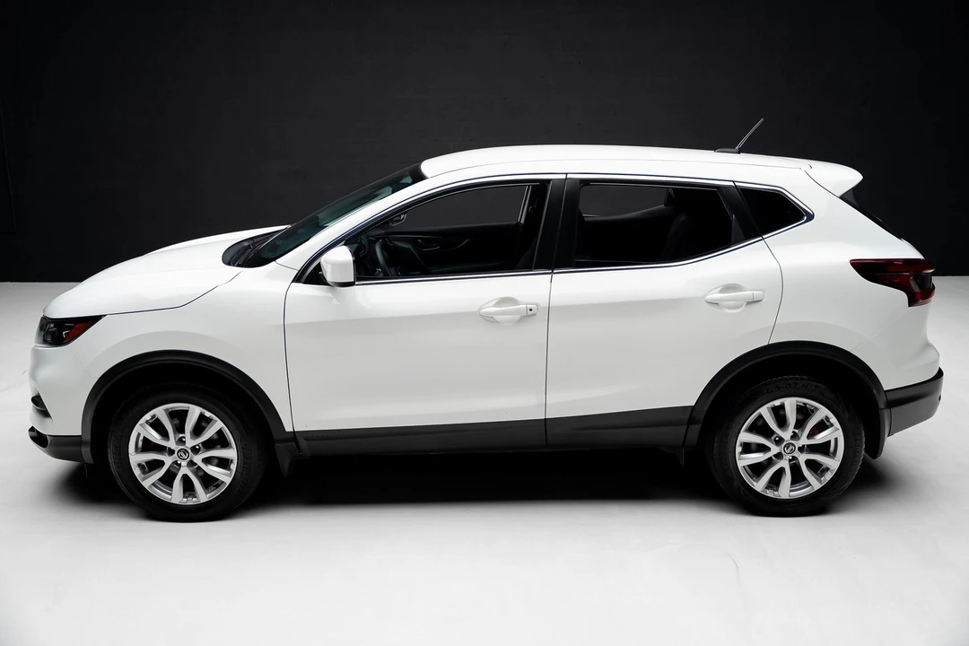 2020 Nissan Rogue - Image 15 of 21