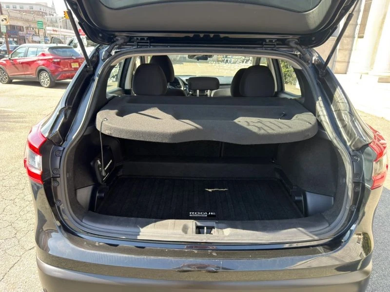 2020 Nissan Rogue - Image 6 of 12