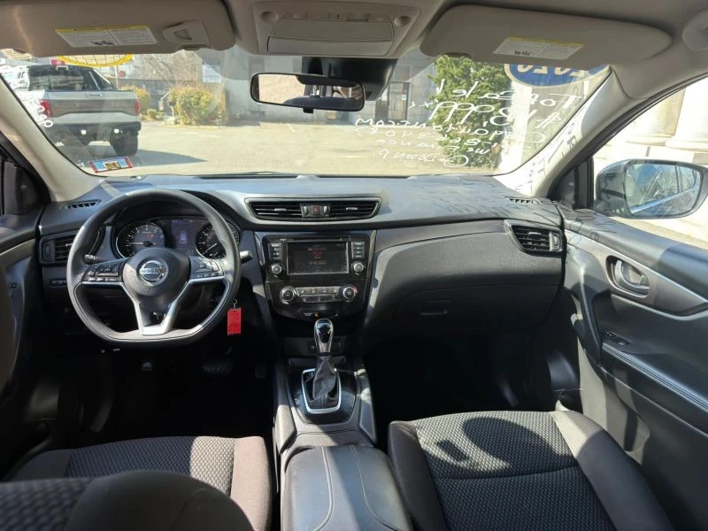 2020 Nissan Rogue - Image 9 of 12