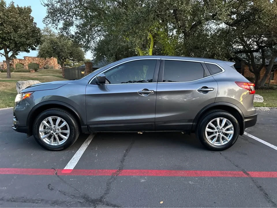 2020 Nissan Rogue - Image 8 of 17