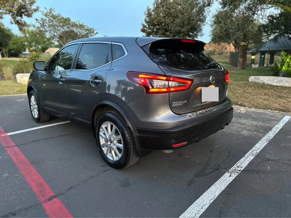 2020 Nissan Rogue - Image 5 of 17