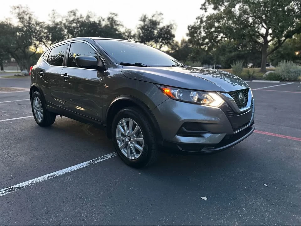 2020 Nissan Rogue - Image 3 of 17