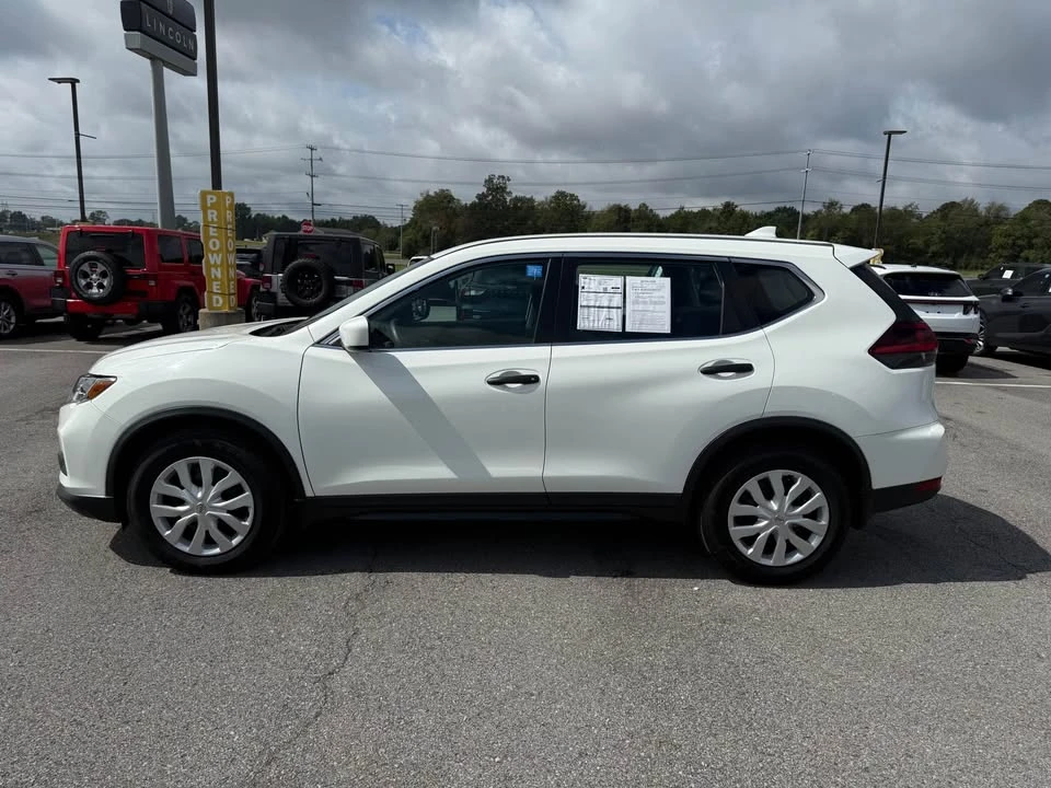 2020 Nissan Rogue - Image 9 of 15