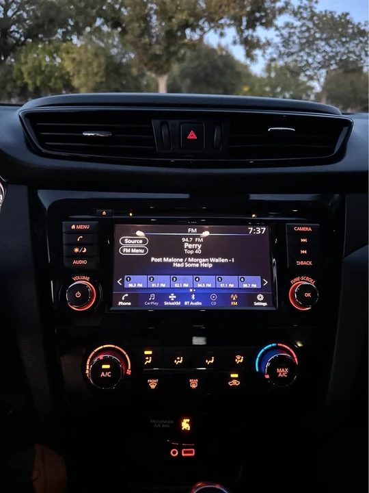 2020 Nissan Rogue - Image 14 of 17