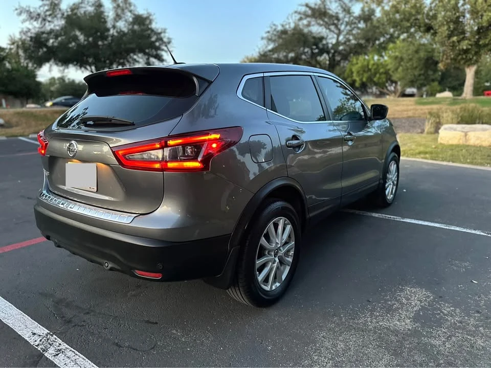 2020 Nissan Rogue - Image 7 of 17
