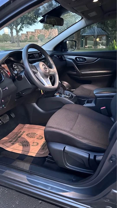 2020 Nissan Rogue - Image 10 of 17