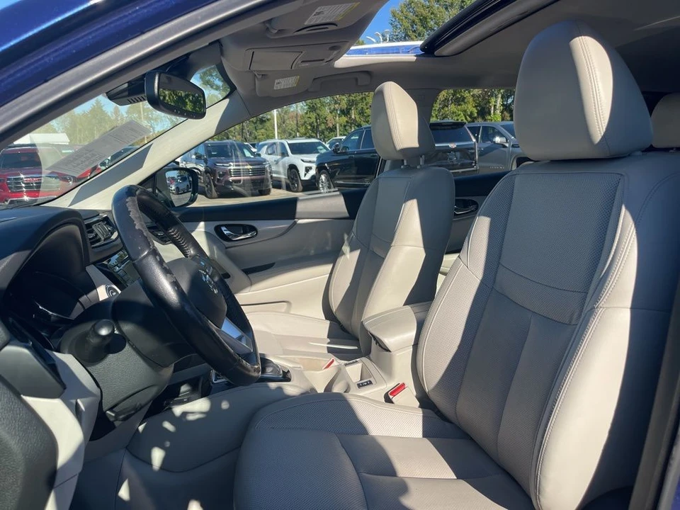2020 Nissan Rogue - Image 9 of 21
