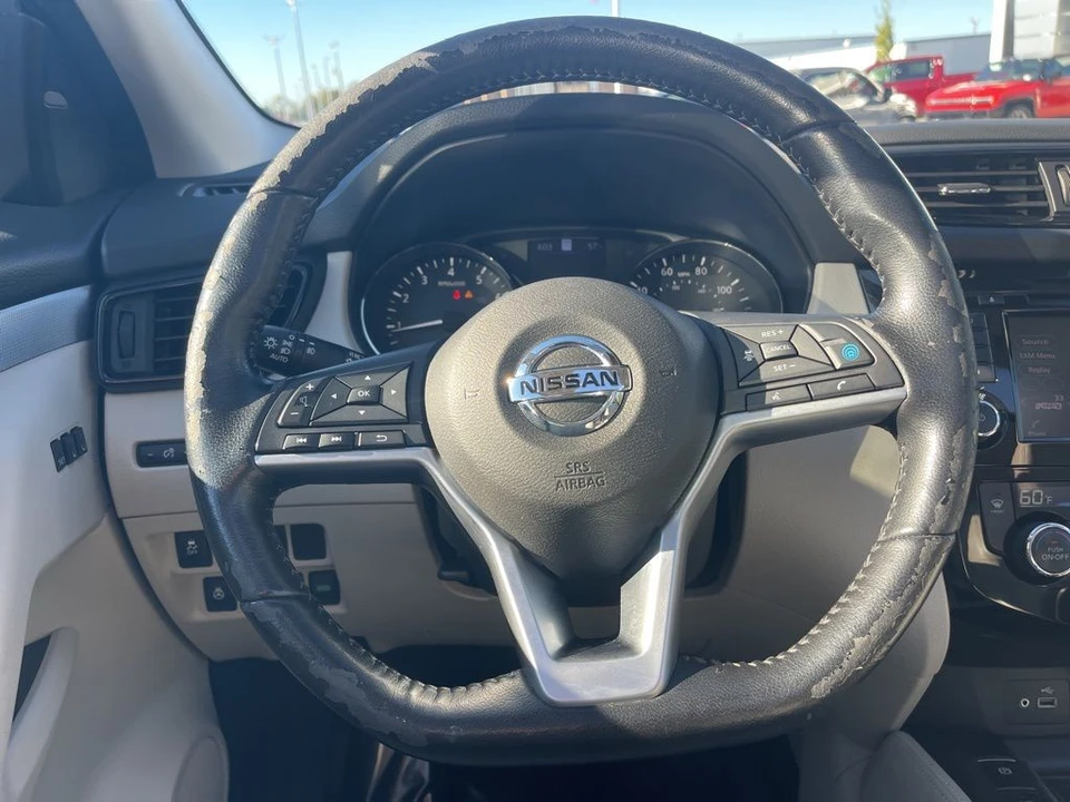 2020 Nissan Rogue - Image 16 of 21