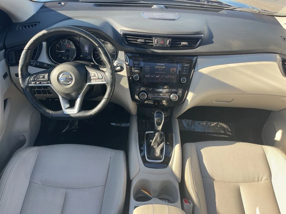 2020 Nissan Rogue - Image 15 of 21
