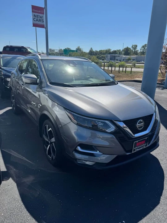 2020 Nissan Rogue - Image 3 of 11