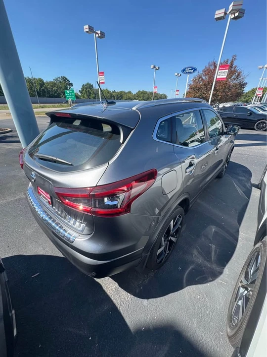 2020 Nissan Rogue - Image 6 of 11