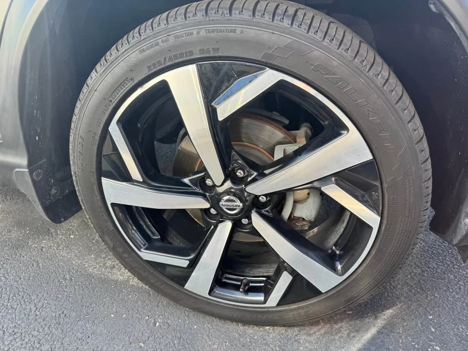 2020 Nissan Rogue - Image 4 of 11