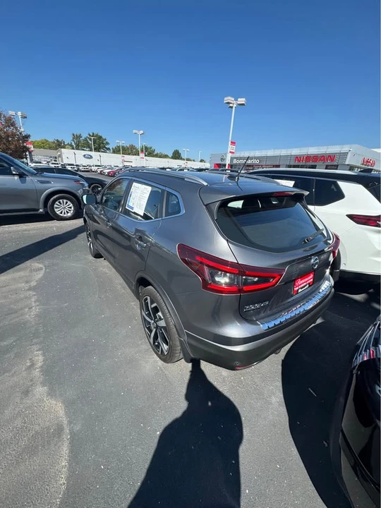 2020 Nissan Rogue - Image 7 of 11