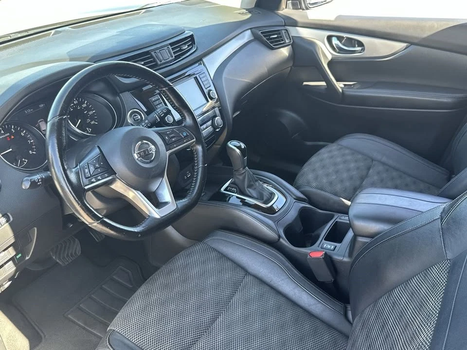 2020 Nissan Rogue - Image 9 of 19