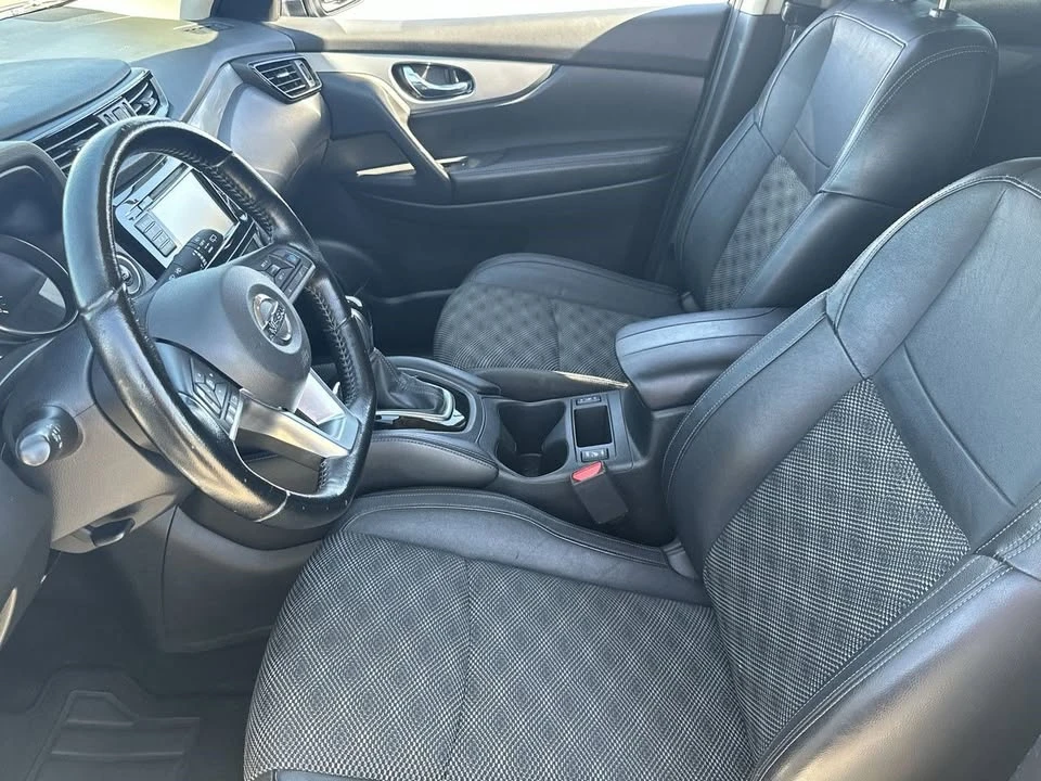 2020 Nissan Rogue - Image 17 of 19