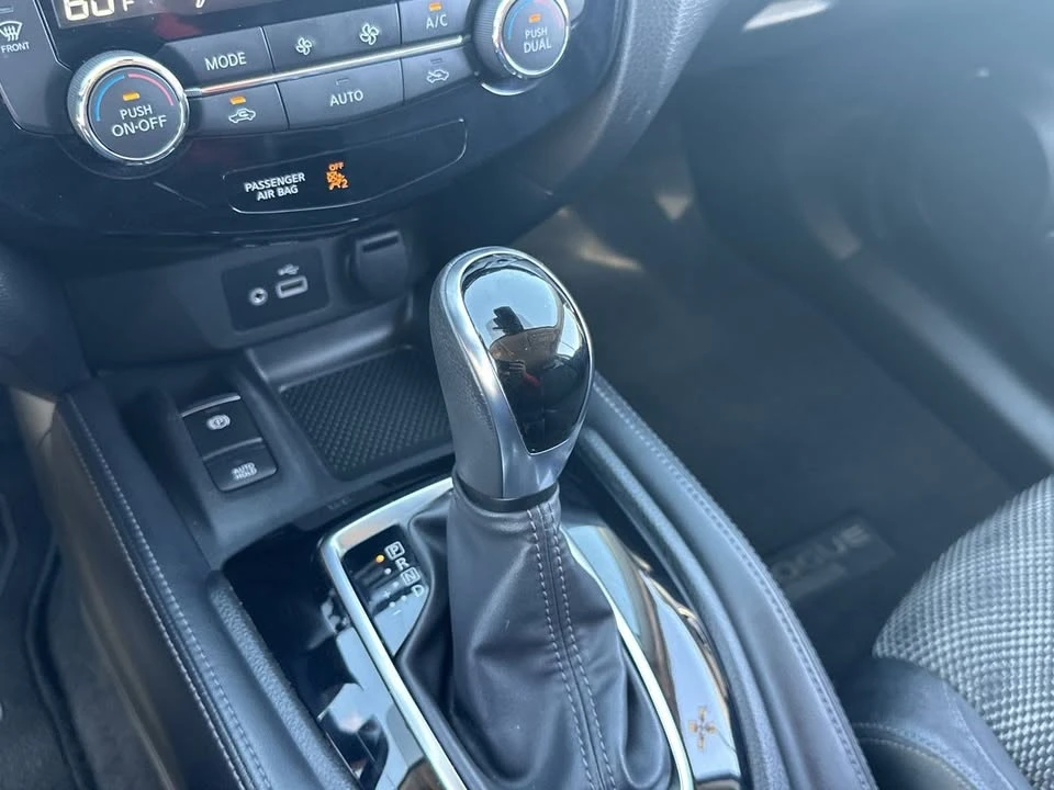 2020 Nissan Rogue - Image 14 of 19