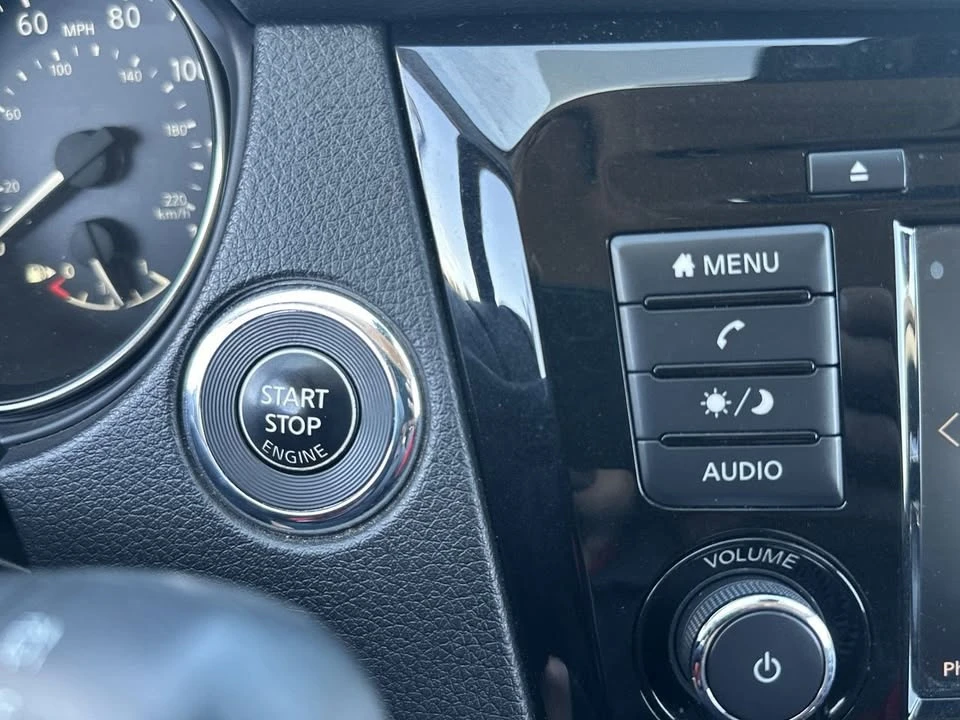 2020 Nissan Rogue - Image 15 of 19