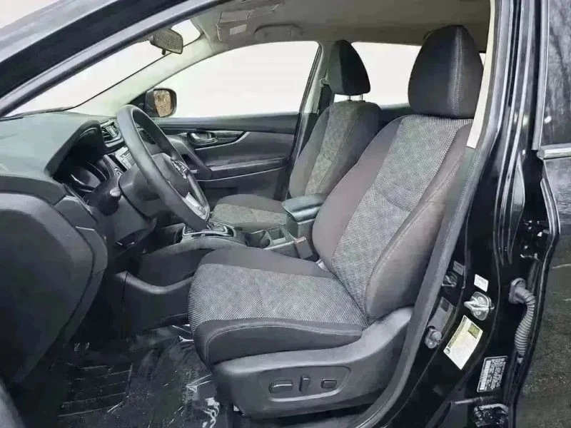 2020 Nissan Rogue - Image 9 of 12
