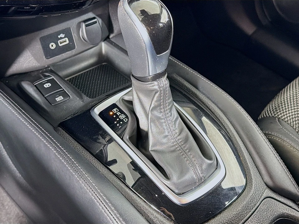 2020 Nissan Rogue - Image 19 of 21