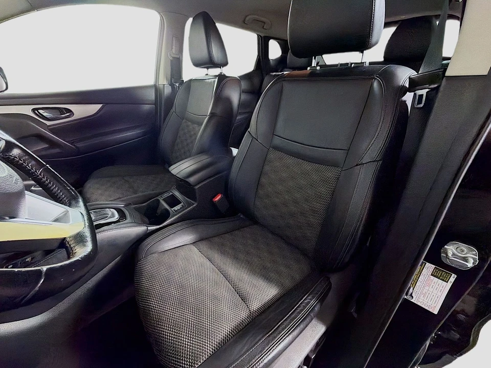2020 Nissan Rogue - Image 13 of 21