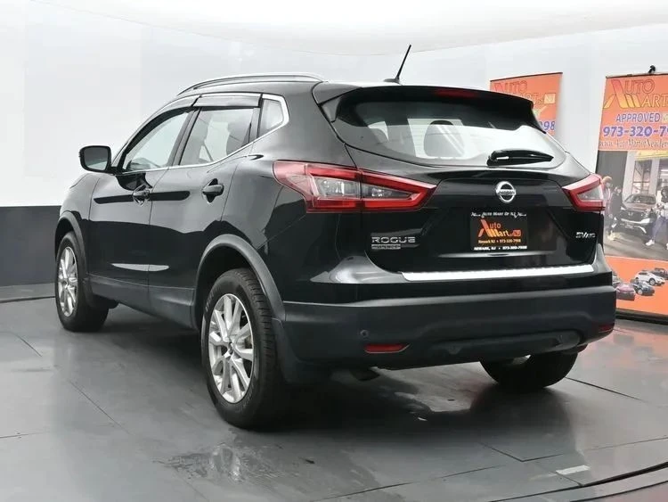 2020 Nissan Rogue - Image 9 of 12