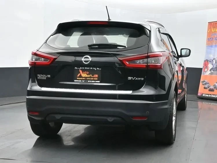 2020 Nissan Rogue - Image 8 of 12
