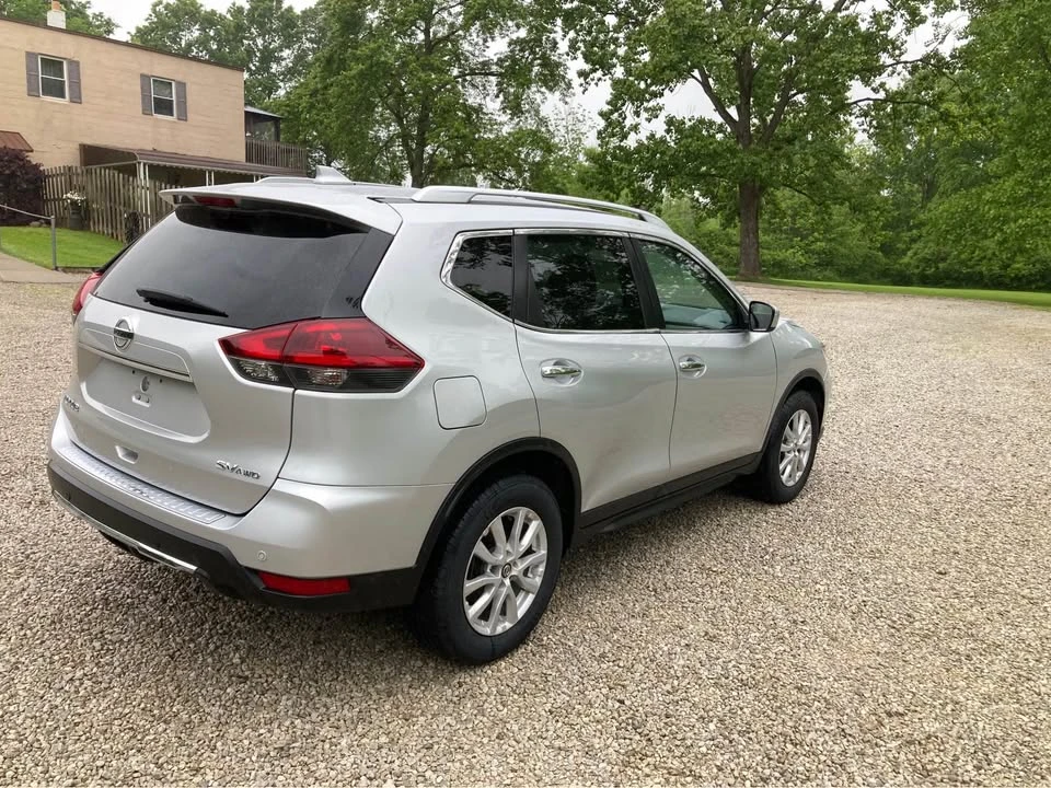 2020 Nissan Rogue - Image 5 of 11